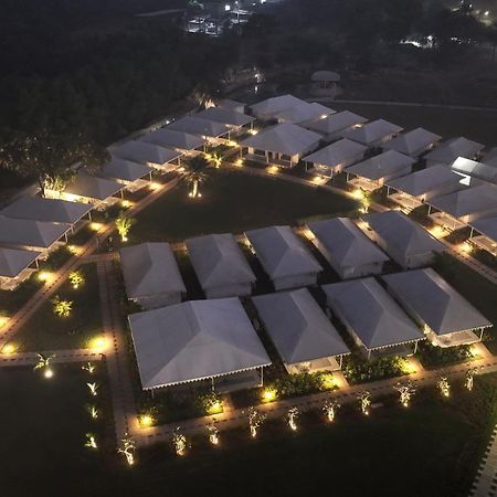 เดอะ เฟิร์น ซีไซด์ ลักชัวเรียส เต็นต์ รีสอร์ต Hotel ดามัน ภายนอก รูปภาพ