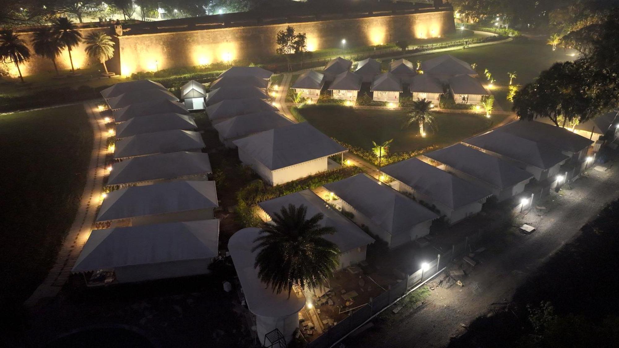 เดอะ เฟิร์น ซีไซด์ ลักชัวเรียส เต็นต์ รีสอร์ต Hotel ดามัน ภายนอก รูปภาพ
