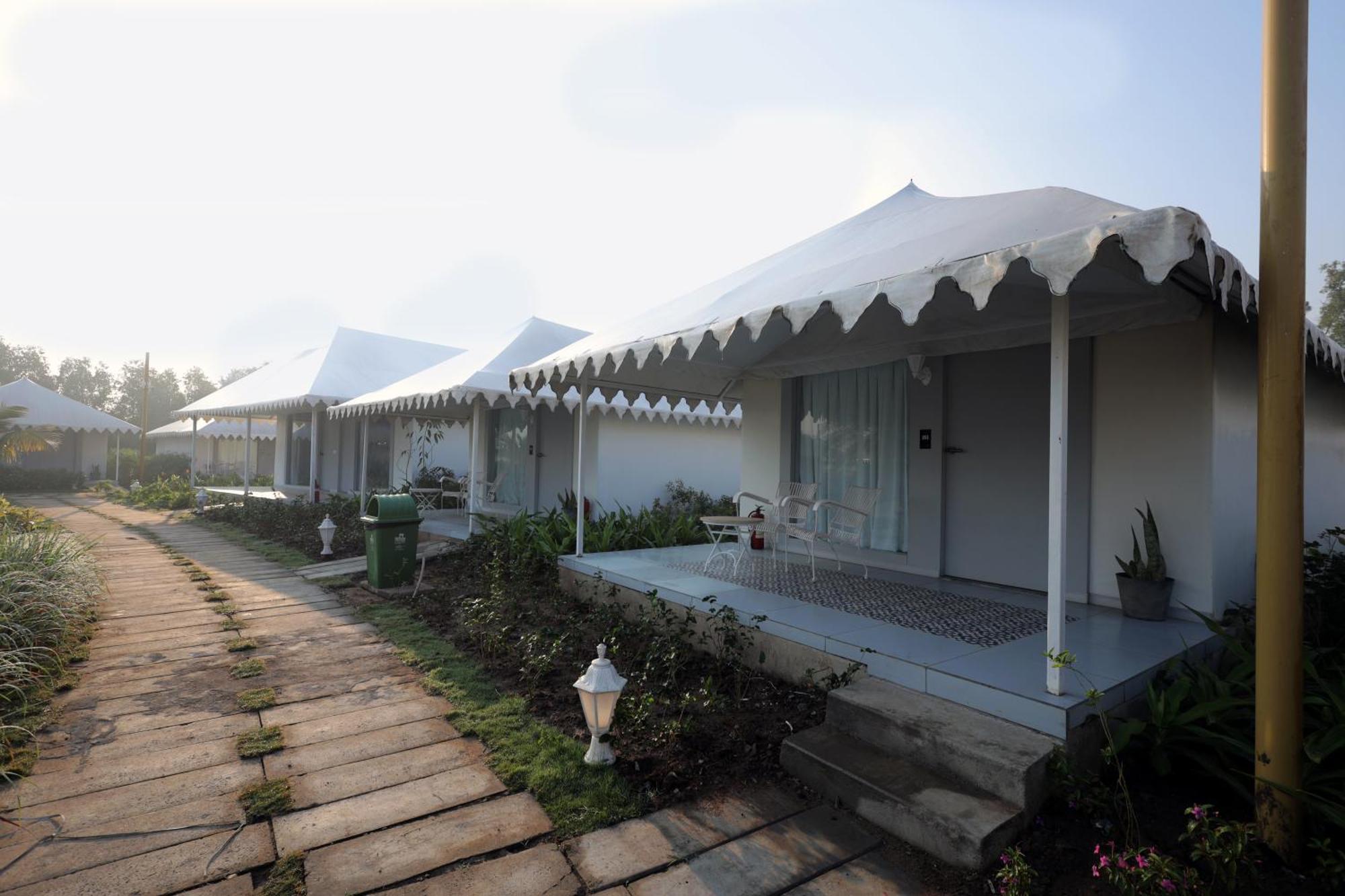 เดอะ เฟิร์น ซีไซด์ ลักชัวเรียส เต็นต์ รีสอร์ต Hotel ดามัน ภายนอก รูปภาพ