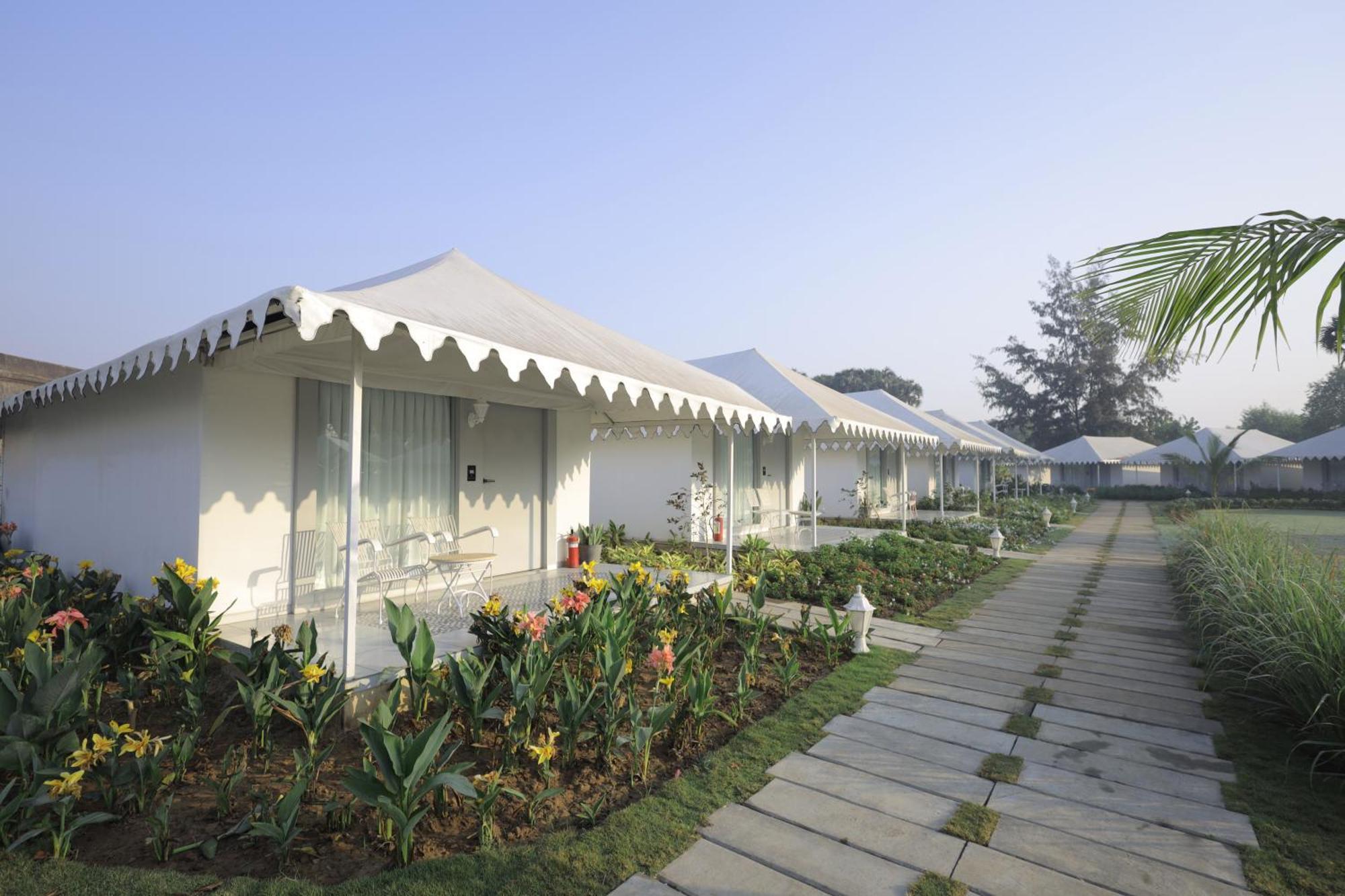 เดอะ เฟิร์น ซีไซด์ ลักชัวเรียส เต็นต์ รีสอร์ต Hotel ดามัน ภายนอก รูปภาพ